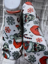 Christmas candy cane skulls no show socks