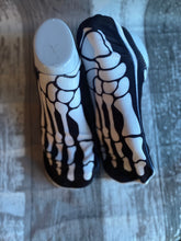 Skeleton feet no show socks